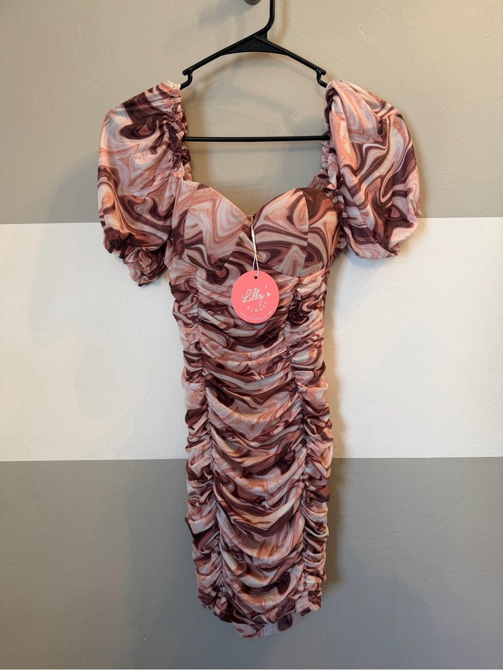 Lilly’s Kloset Pink Marble Ruched Puff-Sleeve Mini Dress medium